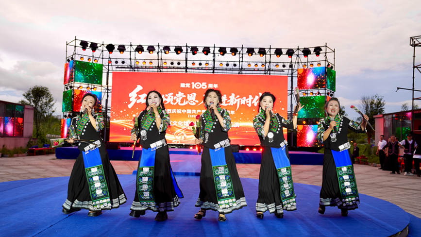 平坝区文化馆屯堡合唱团专场汇演激情唱响。