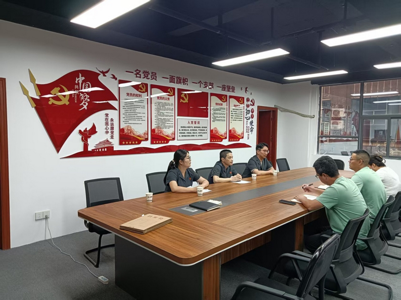 花溪法院孟关法庭到园区企业开展座谈交流。