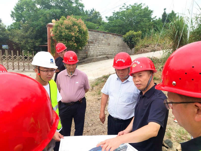 荔波县水务局调研尧古小型引调水工程建设情况。