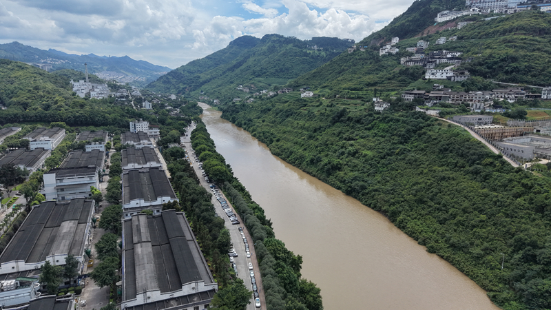 茅台鎮赤水河沿岸。