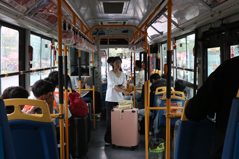 K7路公交.李金苗摄 (2).JPG