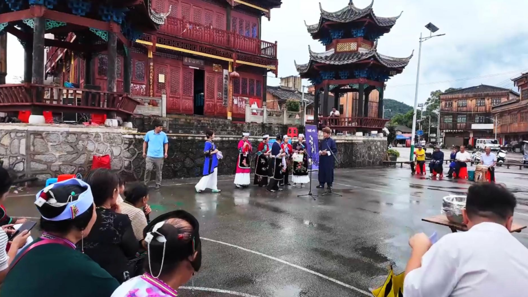 屯堡花灯重绽山野烟火。