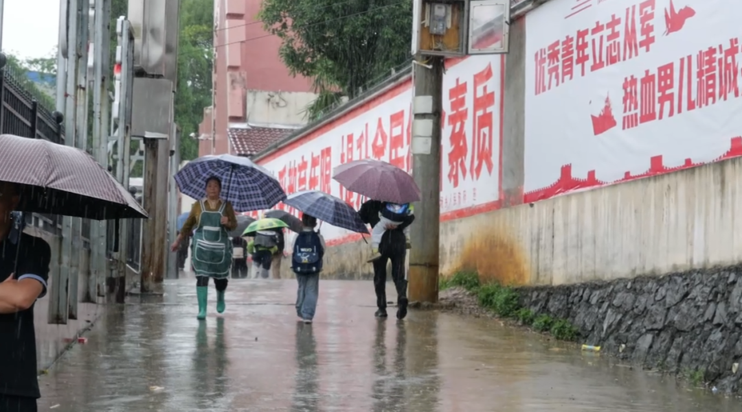 西秀区多措并举守护学生出行安全。