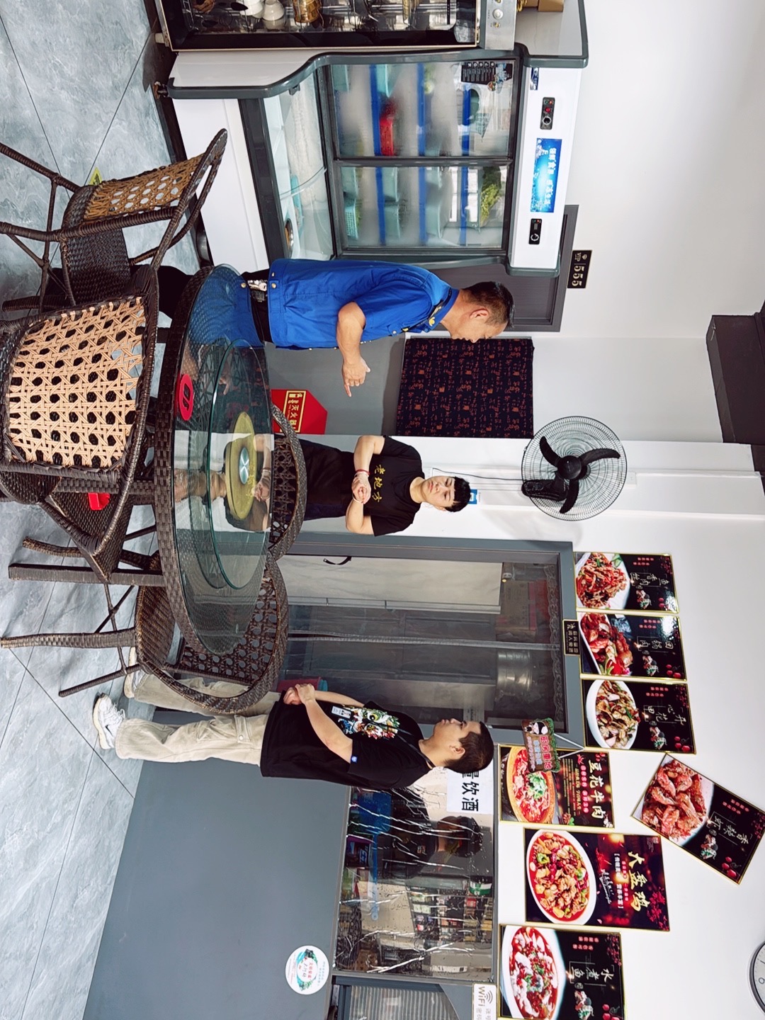 图为入户开展宣传。
