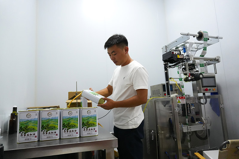 实现多元化产品生产。黄欣宇摄