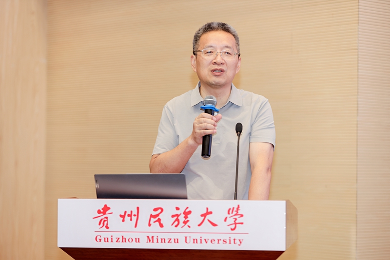 图2：复旦大学新闻学院特聘教授蒋建国在开幕式上发布“全国高校新闻传播学院红色文化传播联盟贵阳倡议”.jpg