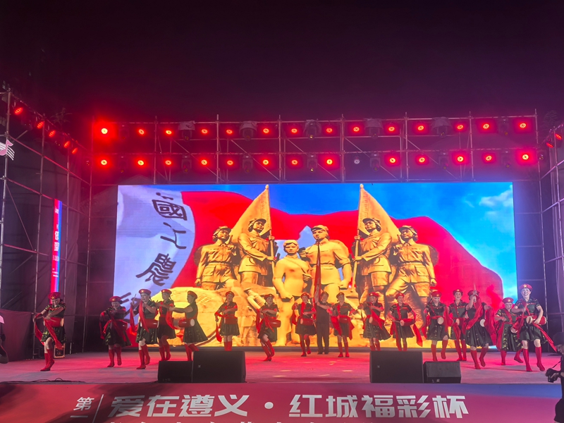广场舞表演。代祥浒摄.jpg