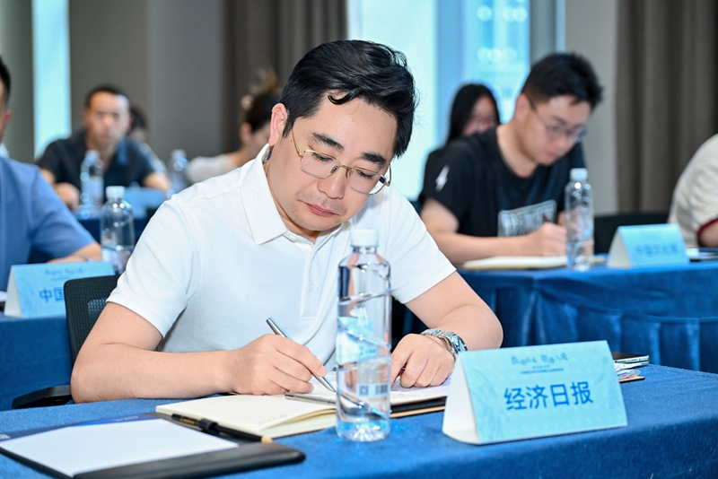 5新闻发布会现场.jpg