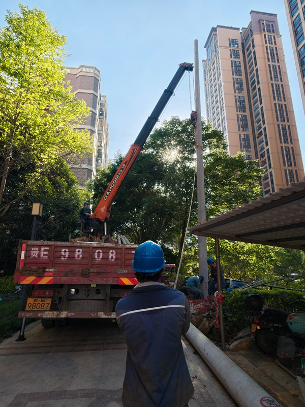4、機械化立杆。.jpg