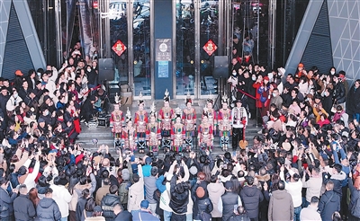 贵州贵阳越界影城的非遗展演。