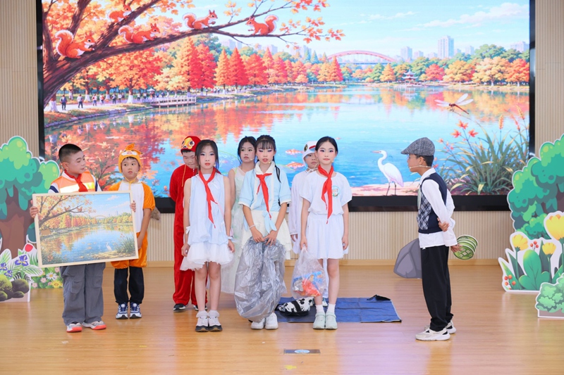 4 、选手们依次登台比赛。