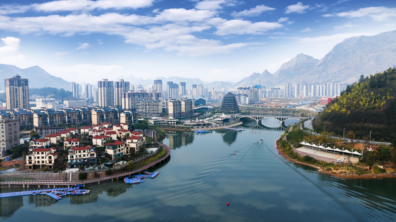 罗甸夏季全景航拍.jpg