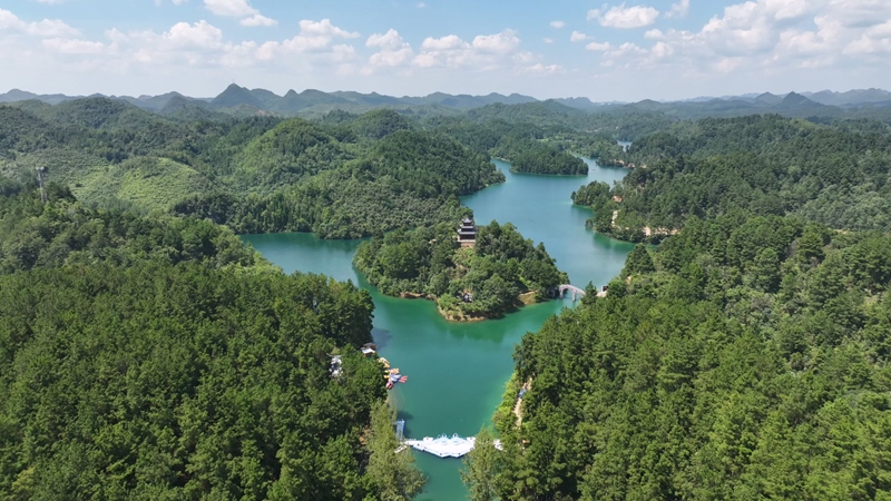 开幕式在长顺县杜鹃湖景区启幕。图片由主办方提供