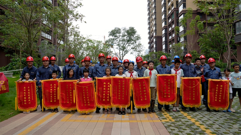 4、收到群众锦旗。