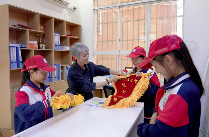 參與學校流動紅旗統計工作。