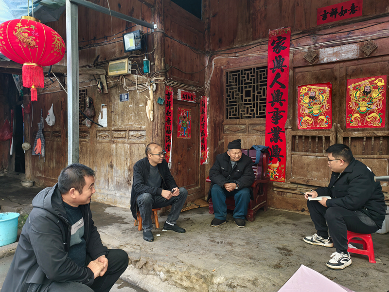 牛大场镇调解员上门了解矛盾纠纷情况。牛大场镇人民政府供图