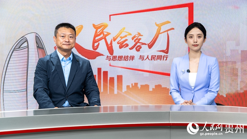 贵阳市第二人民医院党委副书记、院长徐俊做客人民网演播室。人民网记者 涂敏摄