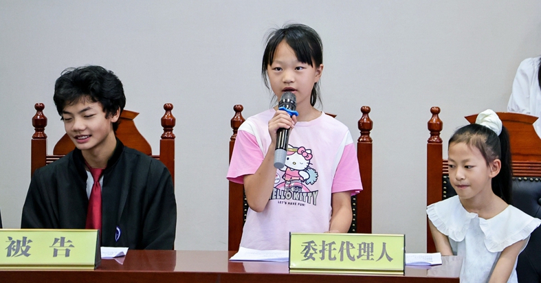 2 、模拟法庭现场。郝涌智摄