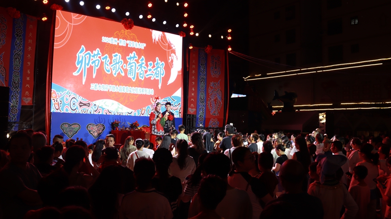 都柳江邊民族風情展演。