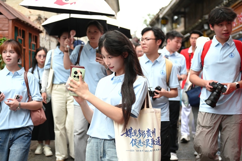 研学团队采风现场。