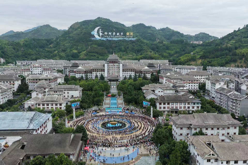 水鼓舞展演现场。姜泽光摄