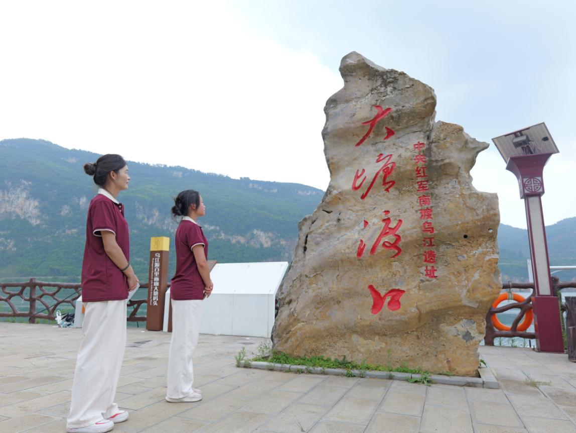 图为南渡乌江的大塘渡口