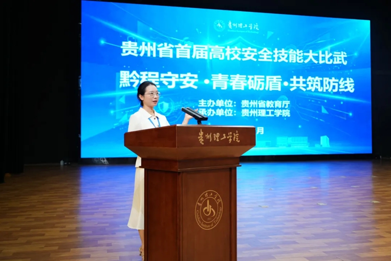 陆恩念进行安全理论展演。