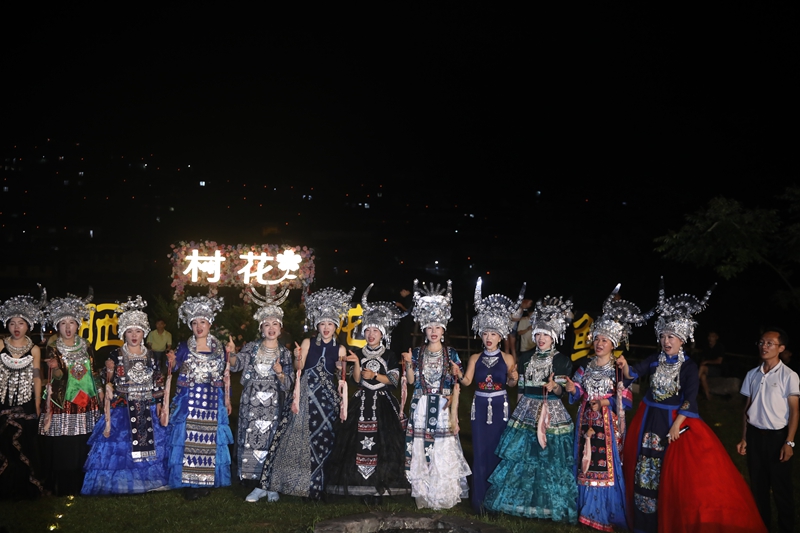 4 图为民族时装秀.JPG