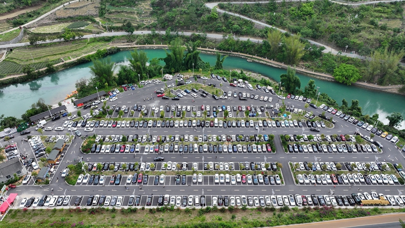 景區升級后的停車場.jpg