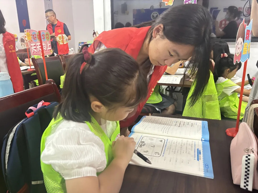 乌当区龙广社区以“龙小伴”品牌探索基层善治新路径。