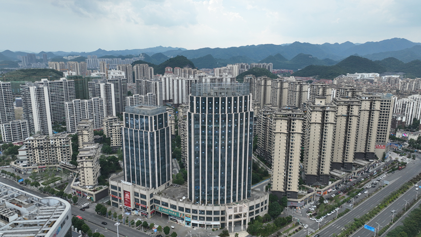 清镇市吾悦广场周边。