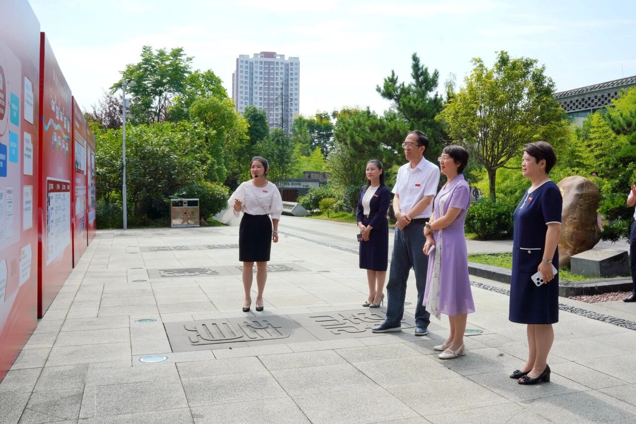贵州省普通本科高等院校首家辅导员学院揭牌仪式现场。褚琴丽摄