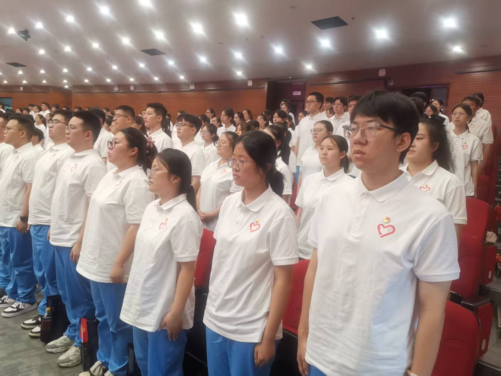2026年贵州省万名大学生志愿服务西部计划乡村振兴基层项目志愿者出征仪式现场。