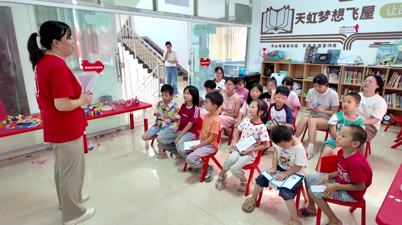 图为开展防溺水主题安全教育活动。