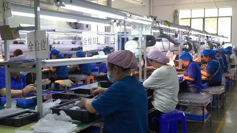 贵州睿儿嘉玩具有限公司生产车间。