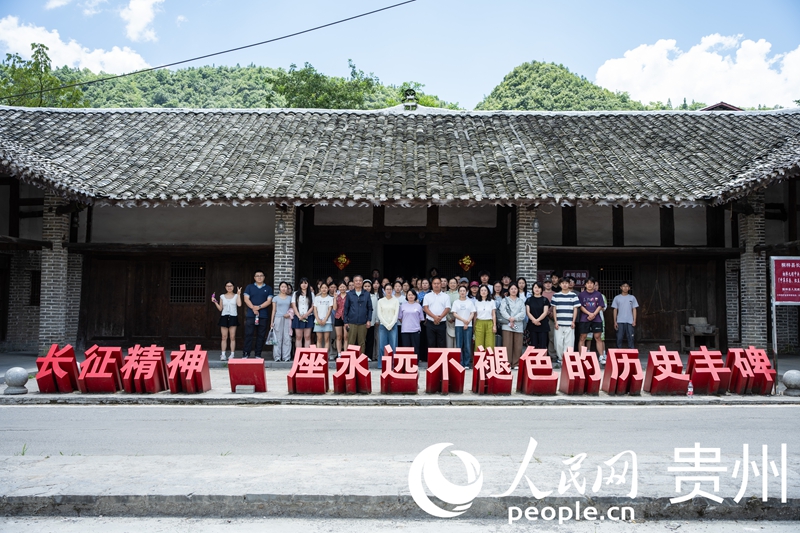 贵阳康养职业大学健康管理学院开展暑期“三下乡”社会实践。人民网 阳茜摄