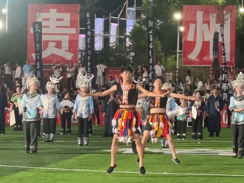 3、民族文化展演。