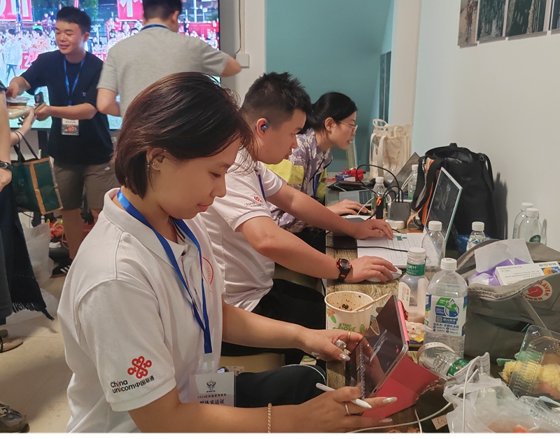 4、多语视频剪辑现场。