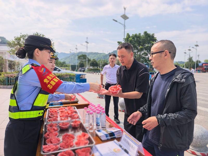 1 图为活动现场