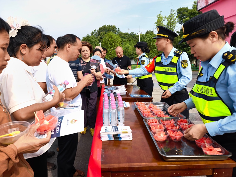2 图为活动现场