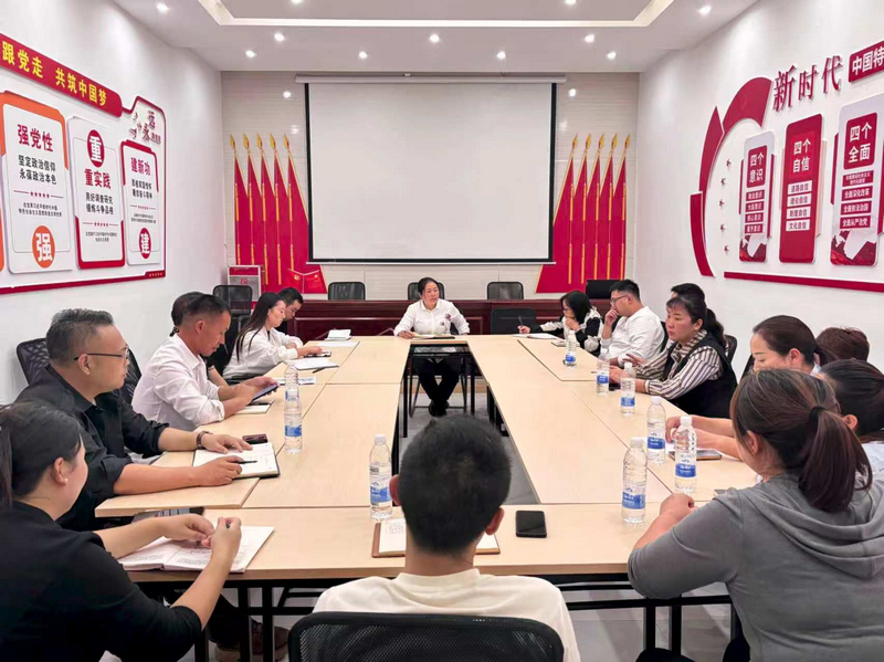 叠翠社区召开每月物业座谈会。图片由金山街道提供