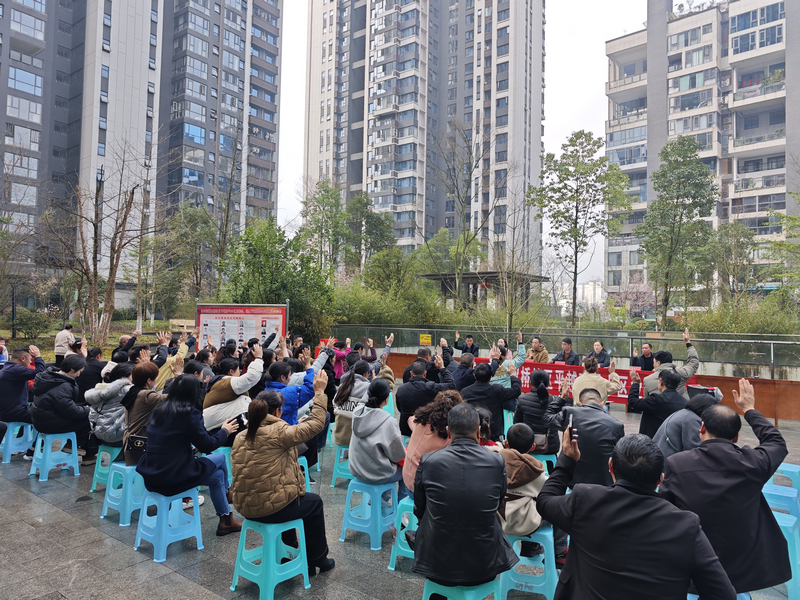 指导新建小区平越壹号成立业委会。图片由金山街道提供