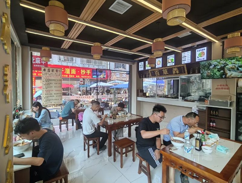 2、百草羴羊肉粉店。罗利飞 摄