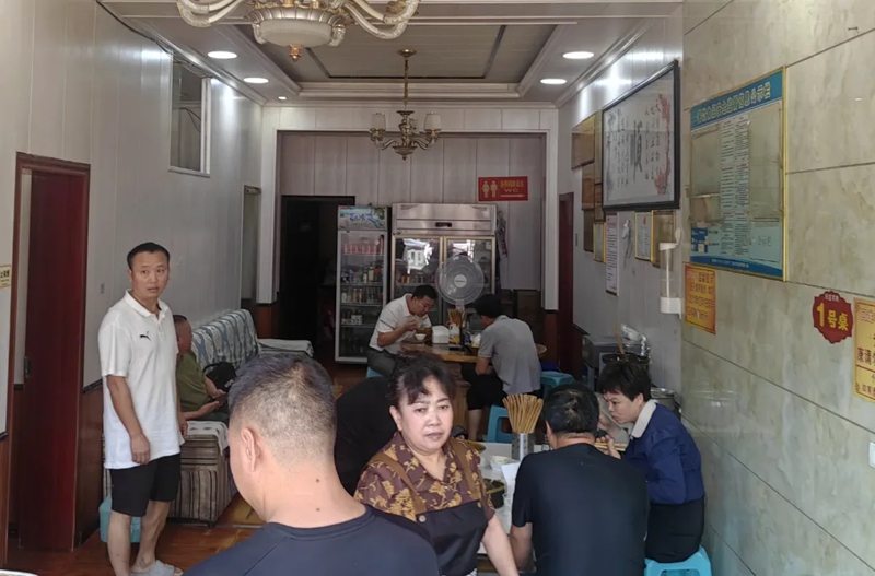 3、回龙羊肉店。罗利飞 摄