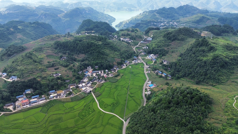 圖為：開陽縣鄉和美鄉村