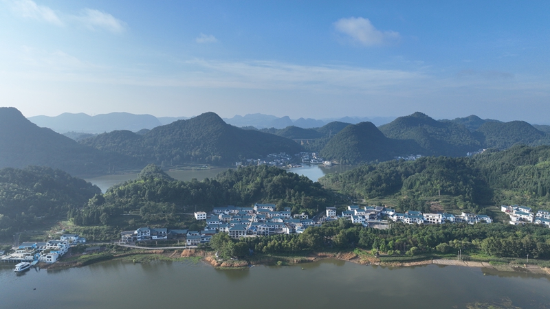 大冲村关口组蓝白小寨晨景。雷森珽 摄.jpg
