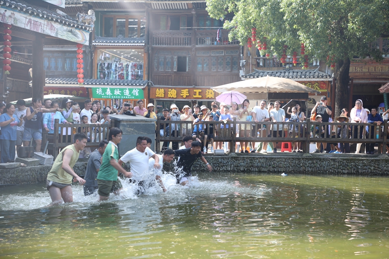 黔东南州持续擦亮用好“村”字号IP  暑假迎大湾区游客热潮。吴义环摄 (1).JPG