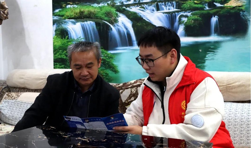 独山县广大干部以脚步丈量民情 (3)