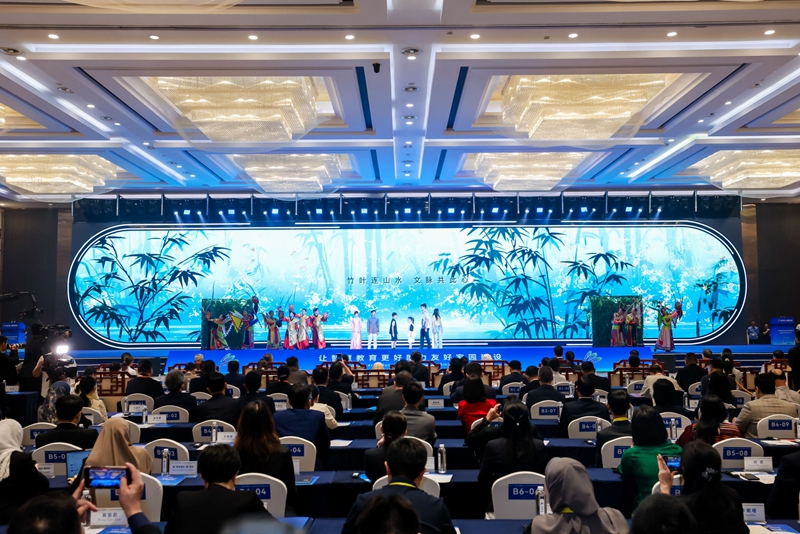 现场舞蹈表演.jpg