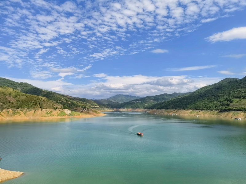 1、群山叠翠,陈湘飚摄.jpg